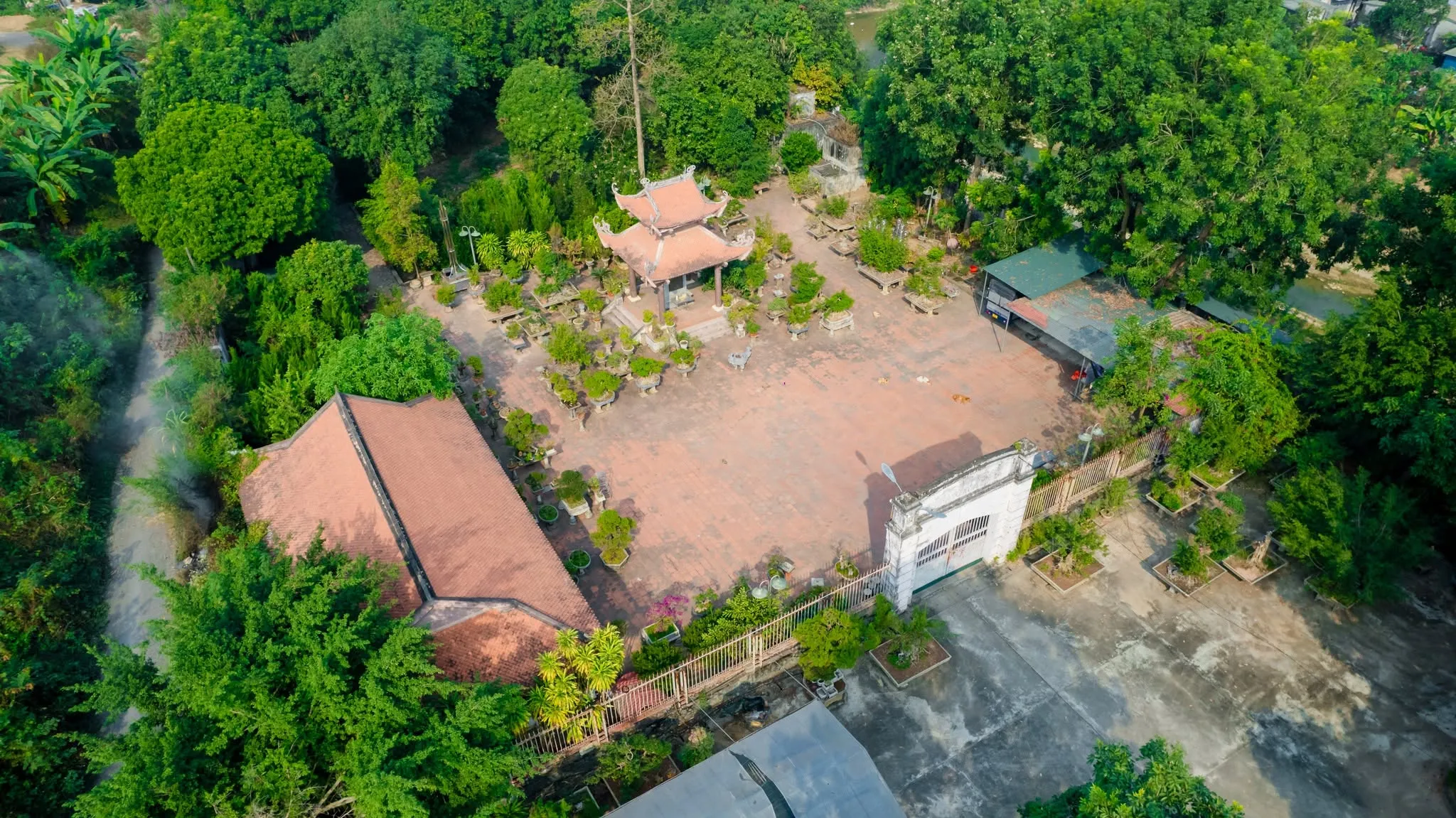 Cảnh quan Nhà Tù Hòa Bình nhìn từ trên cao