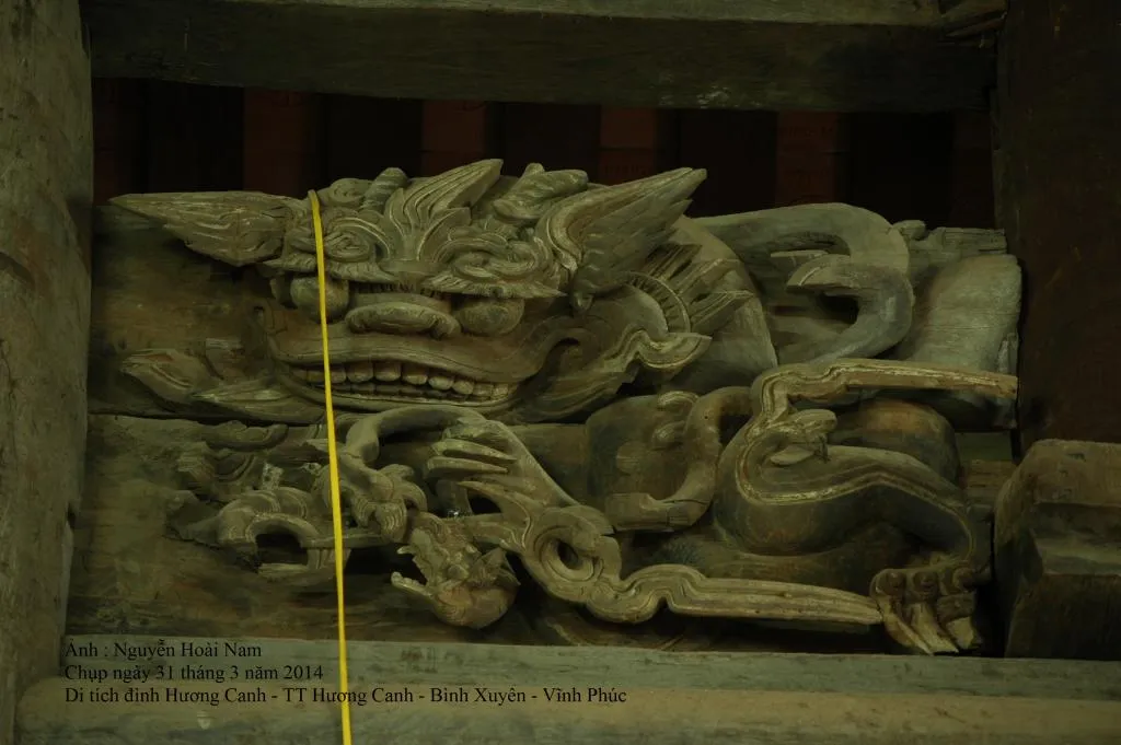 Kiến trúc bên trong Đình Hương Canh