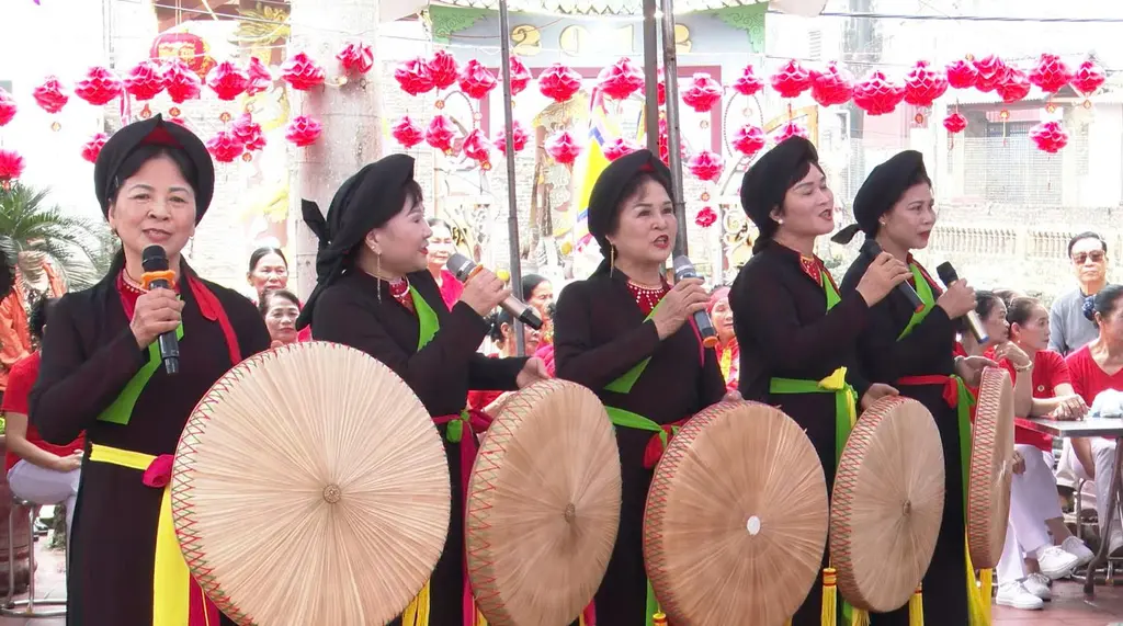 Văn nghệ tại Lễ hội Nghè Cả