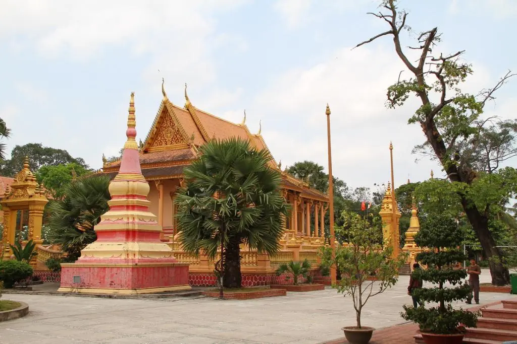 Khuôn viên Chùa Kh'leang