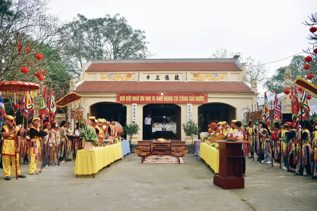 Quang cảnh Lễ hội đền Nghè, đình Đông