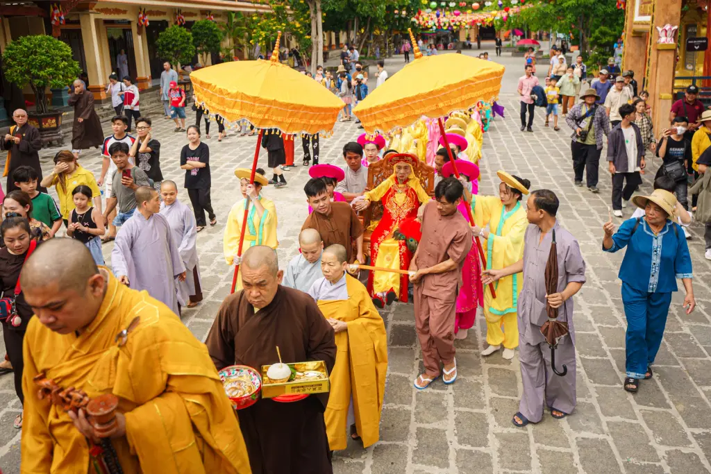 Lễ rước tại Lễ Vía Bà Linh Sơn Thánh Mẫu