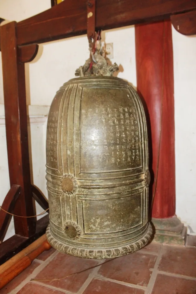 Chuông đồng tại Chùa Bình Lâm