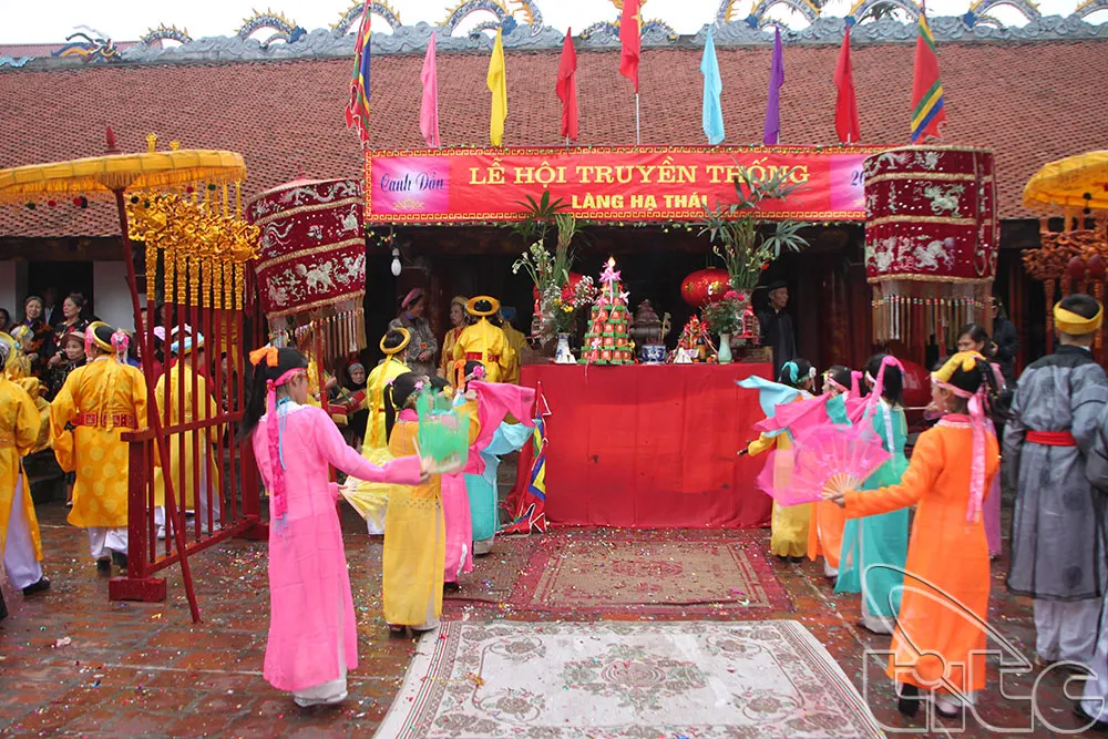 Khuôn viên Hội làng Hạ Thái