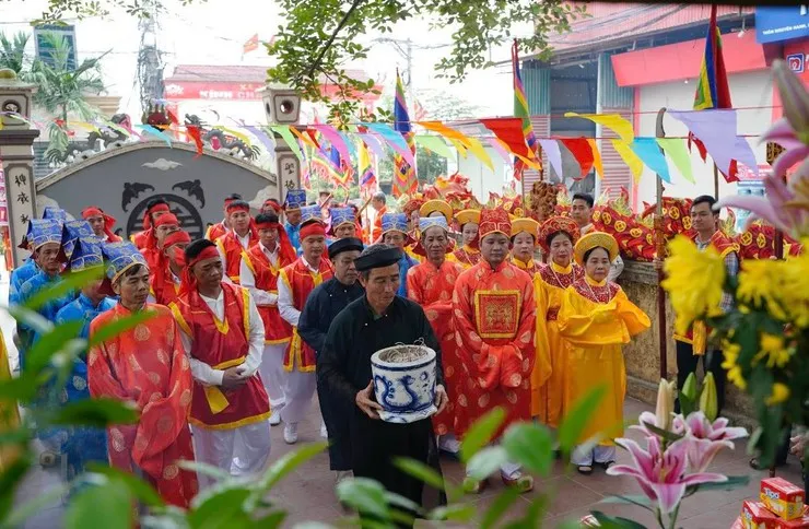Lễ dâng hương tại Hội đình làng Tạ Xá