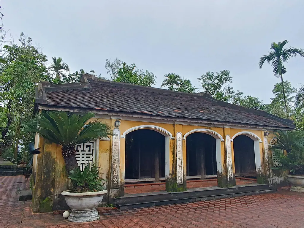 Cảnh quan Nhà Lưu Niệm Cụ Huỳnh Thúc Kháng