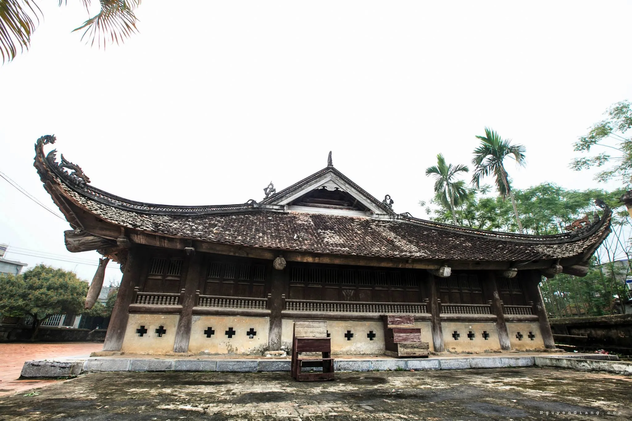 Hình ảnh mặt bên Đình Tường Phiêu