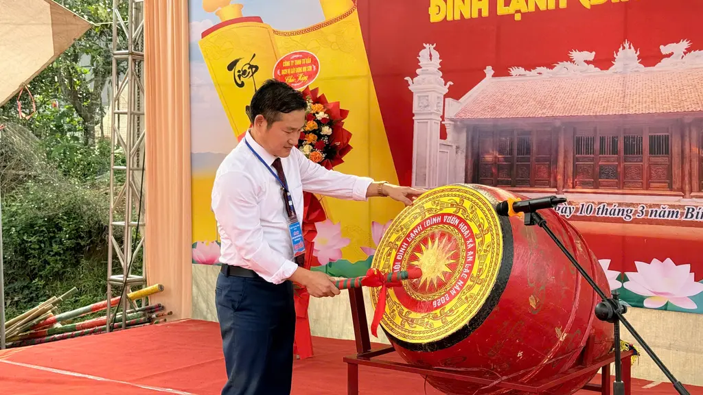 Đánh trống khai hội tại Lễ hội Đình Lạnh