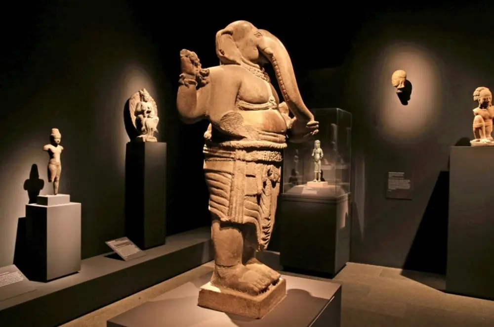 Tượng Ganesha được giới thiệu trong trưng bày với chủ đề “The Lost Kingdoms – Hindu-Buddhist sculpture of early Southeast Asia”, tổ chức tại Bảo tàng Metropolitant, New York.