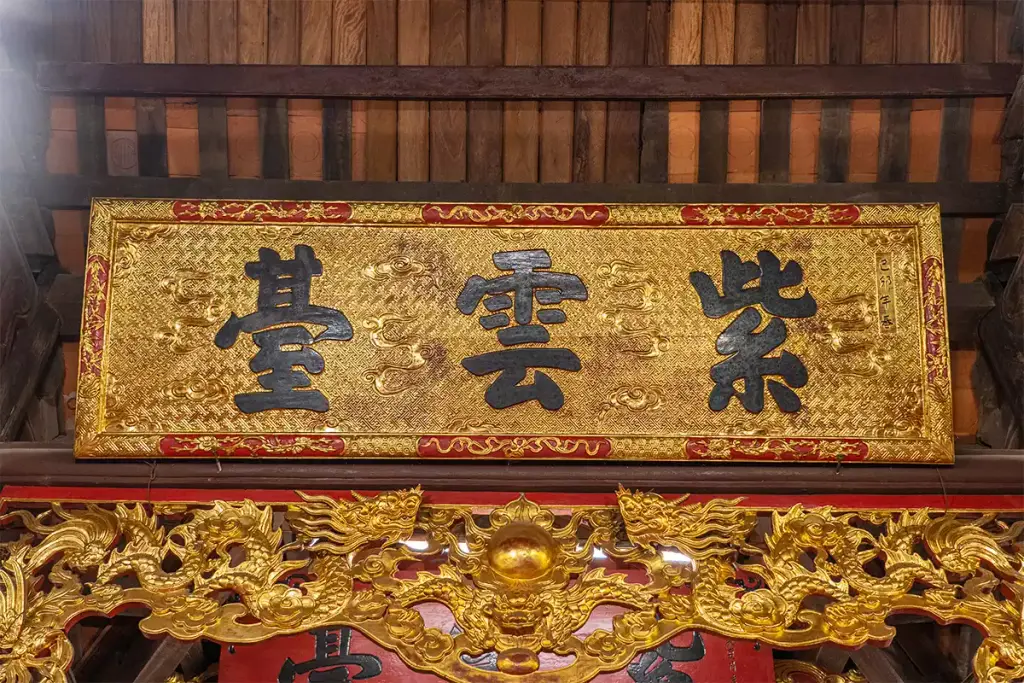 Tên trong  Miếu Hai Bà Trưng