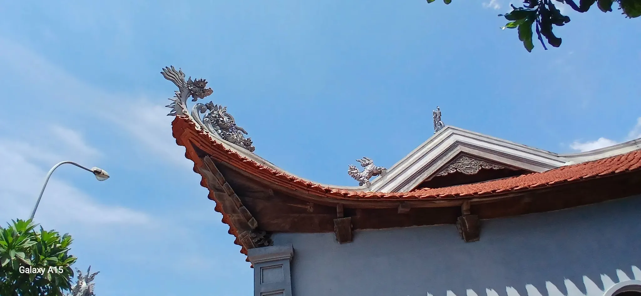 Mái đao đình Nhân Đạo