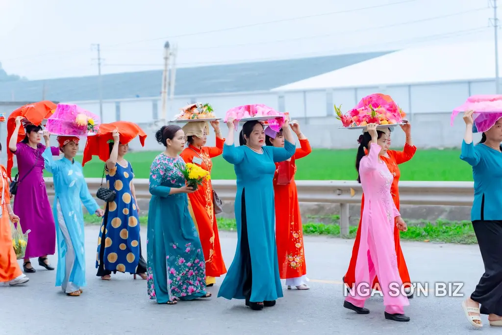 Đoàn rước tại Lễ hội Đền Bái La
