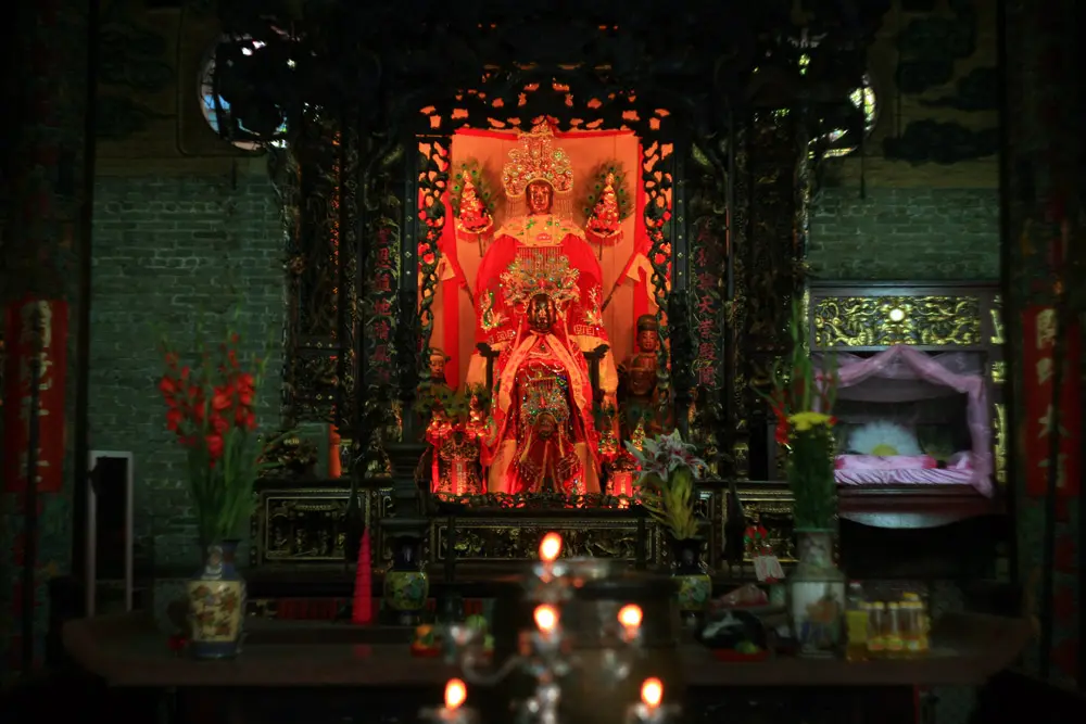 Bên trong Hội Quán Tuệ Thành