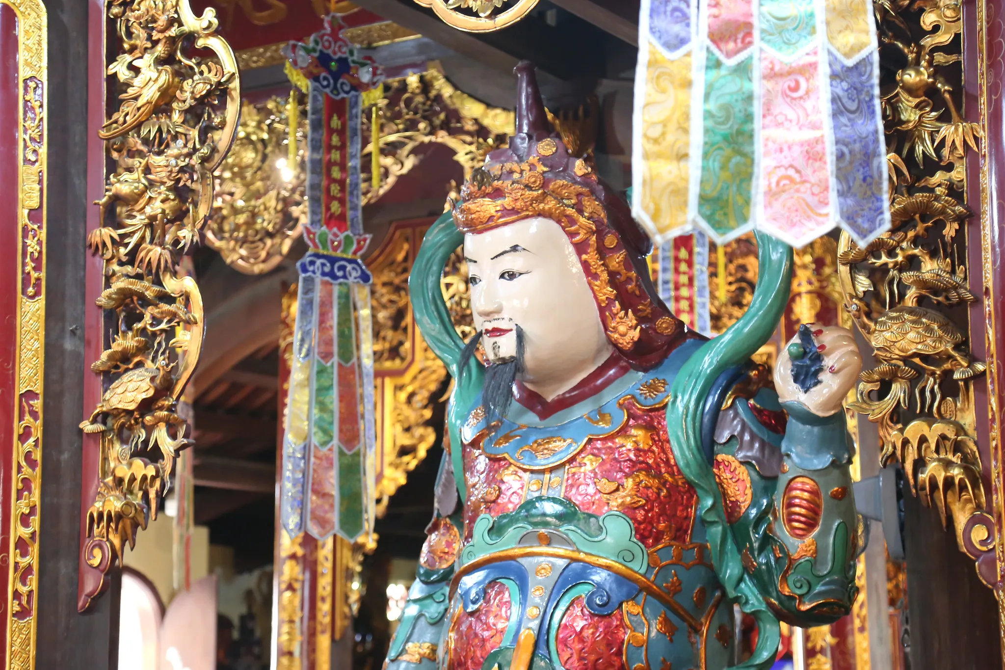 Tượng hộ pháp trong Chùa Linh Ứng (Chùa Thị Cấm)