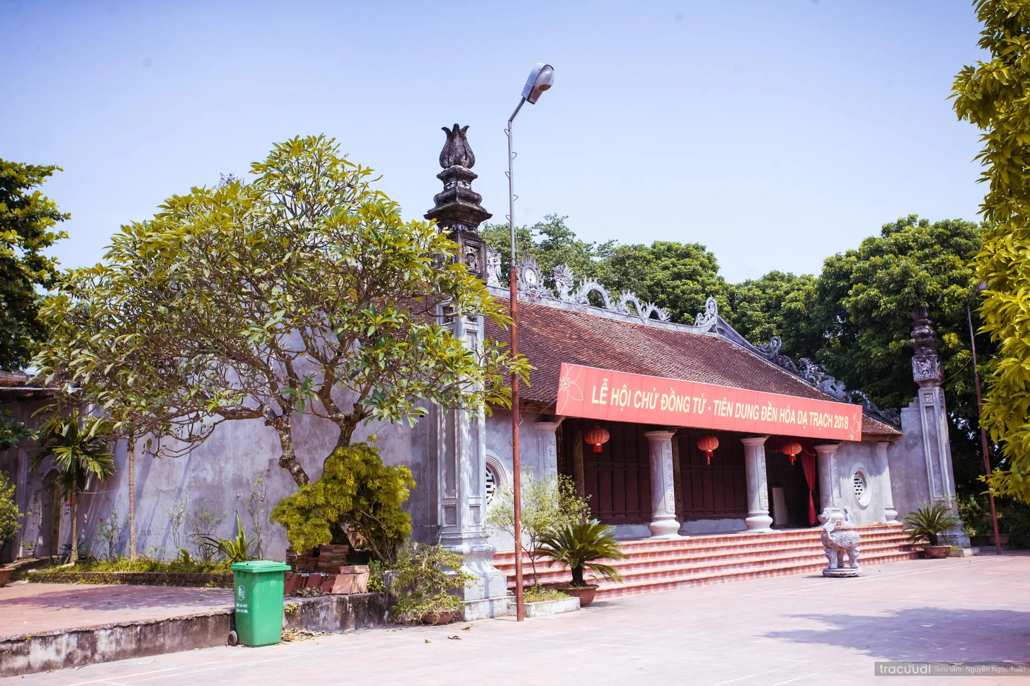 Không gian cảnh quan chinh điện Đền Hóa Dạ Trạch
