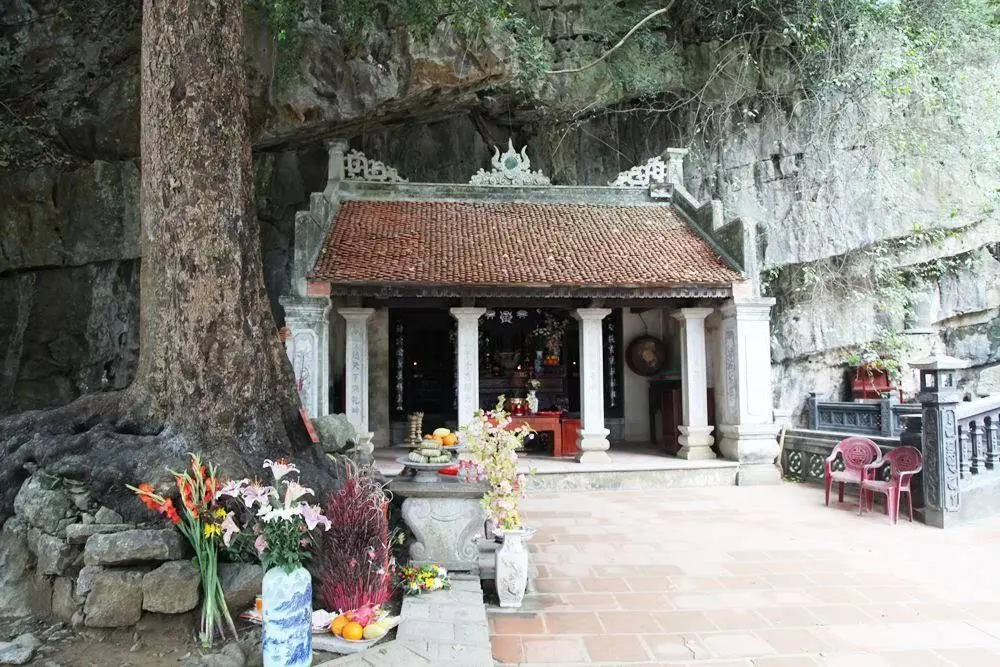 Cảnh quan chính điện Phủ Khống
