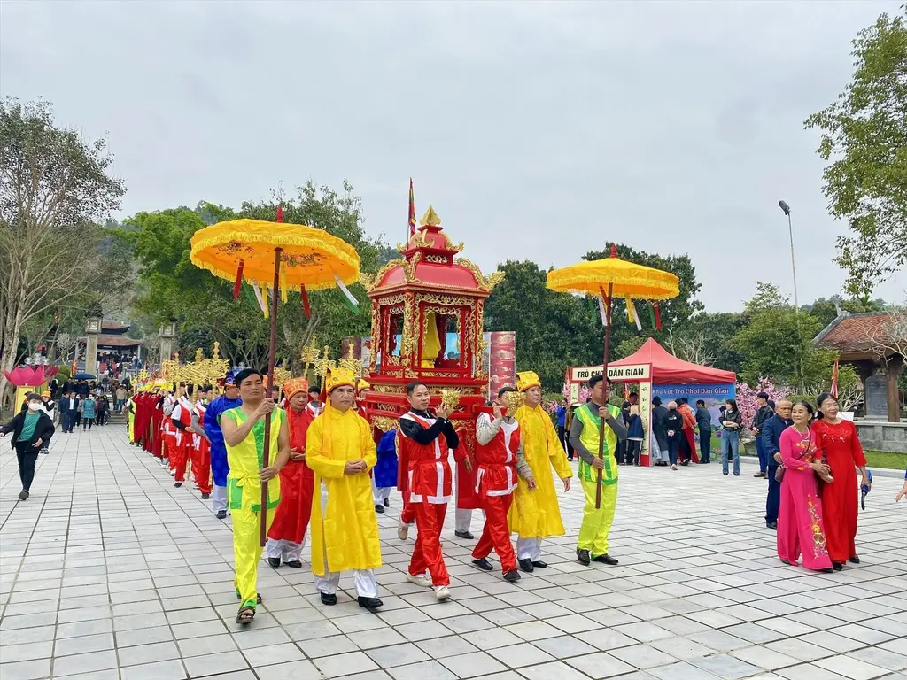 Lễ rước bài vị Lễ hội Hải Thượng Lãn Ông