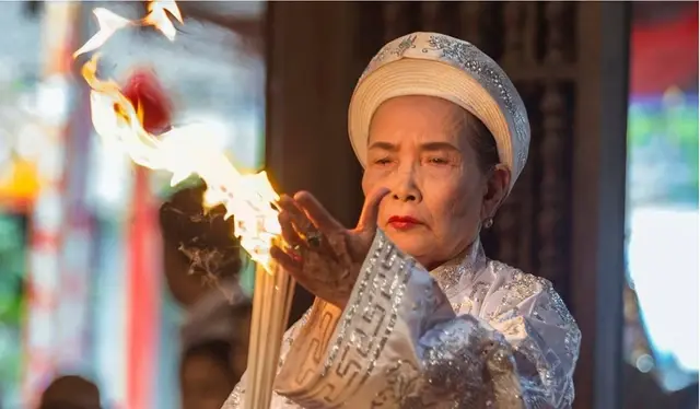 Hình ảnh nghệ nhân Trần Thị Duyên