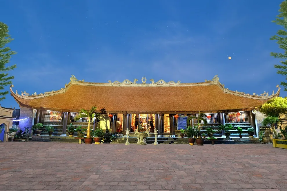 Khuôn viên Đình Dư Hàng