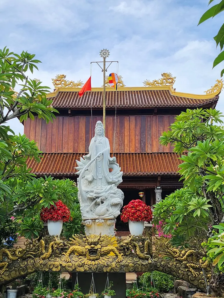 Khung cảnh tại Chùa Phổ Giác