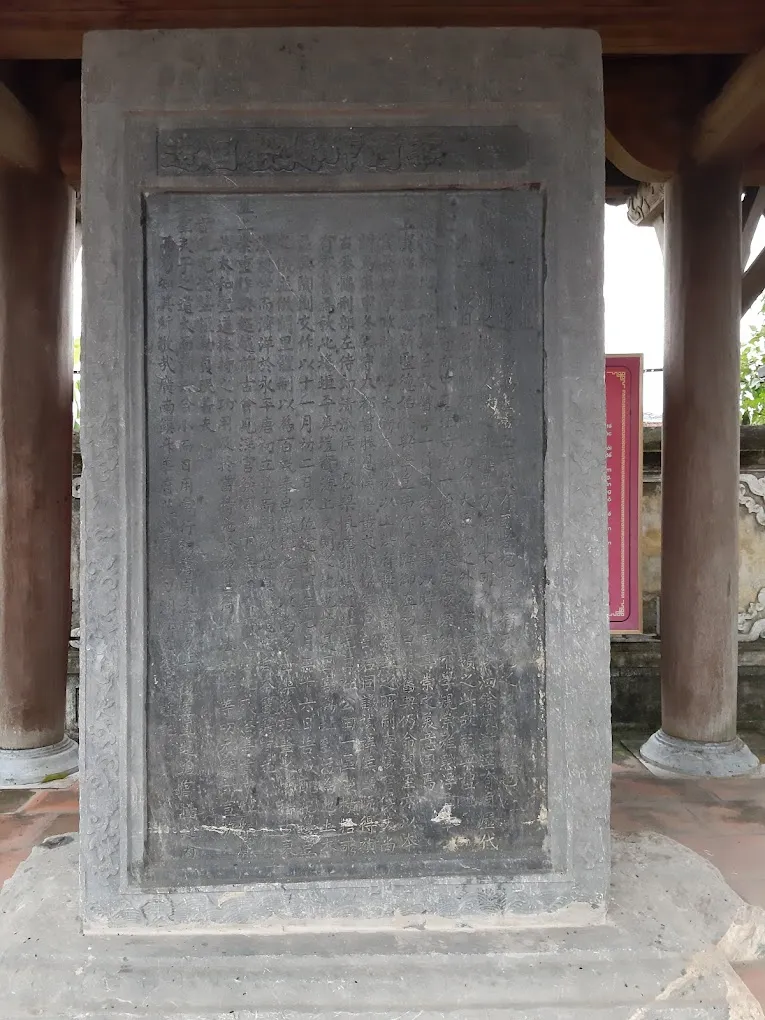 Bia đá cổ tại Văn Miếu Mao Điền