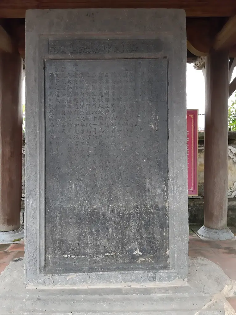 Bia đá cổ tại Văn Miếu Mao Điền