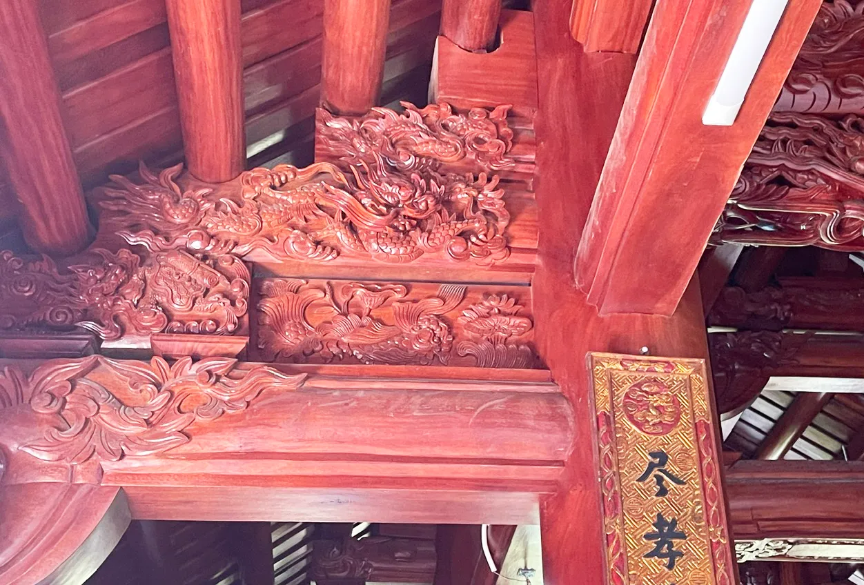 Vì nách bên trong tòa Đại đình của Đình Hạ Giang