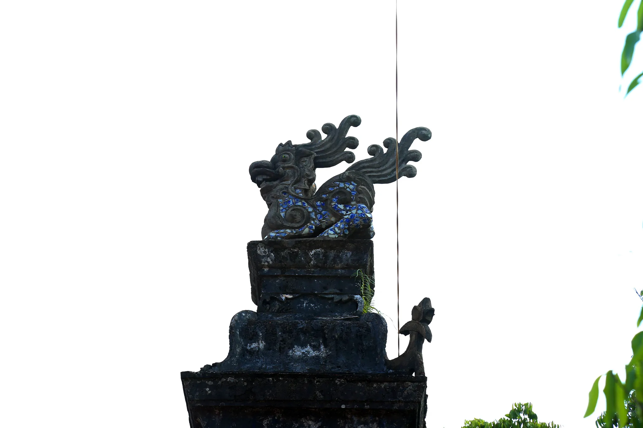 Hình tượng nghê trên trụ biểu chùa Viên Quang