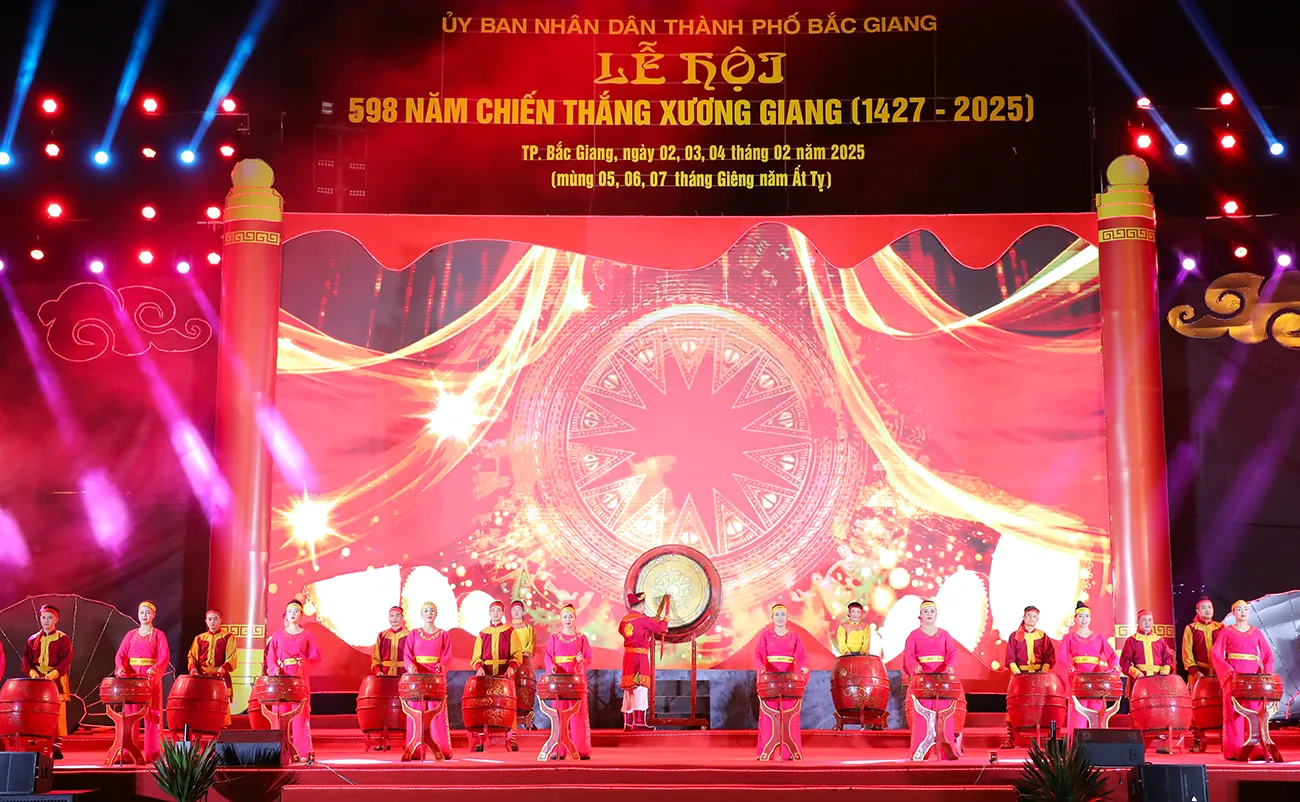 Màn trống khai hội ở Lễ hội Xương Giang