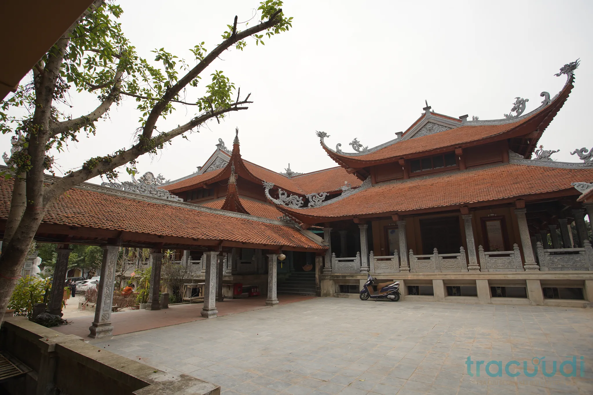 Không gian cảnh quan di tích Chùa Pháp Vân làng Văn Giáp