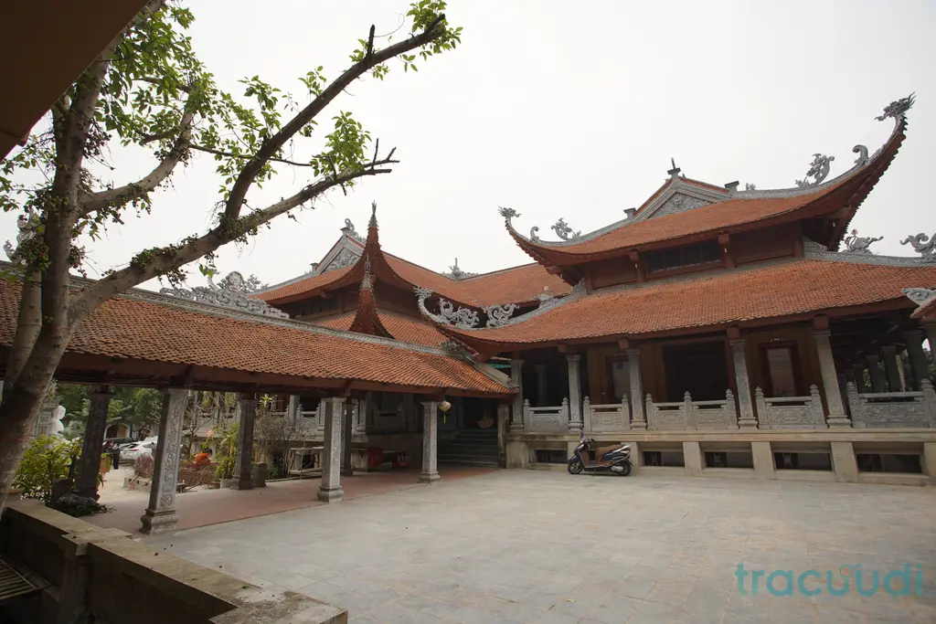 Không gian cảnh quan di tích Chùa Pháp Vân làng Văn Giáp