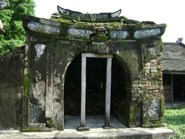 Miếu thờ tại Điện Voi Ré