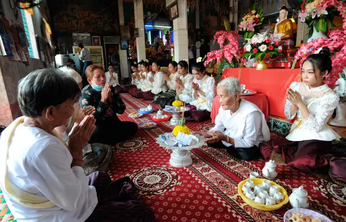 Nghi thức cúng dường tại Lễ dâng y Kathina