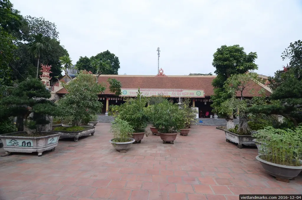 Khuôn viên Chùa Bộc