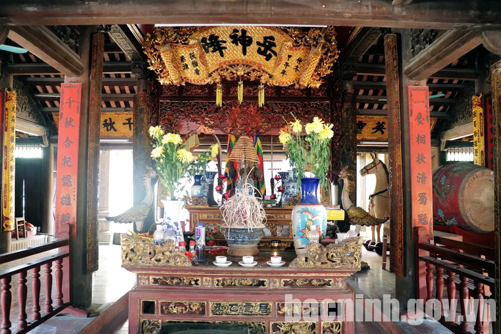 Bên trong Đình Tiêu Long