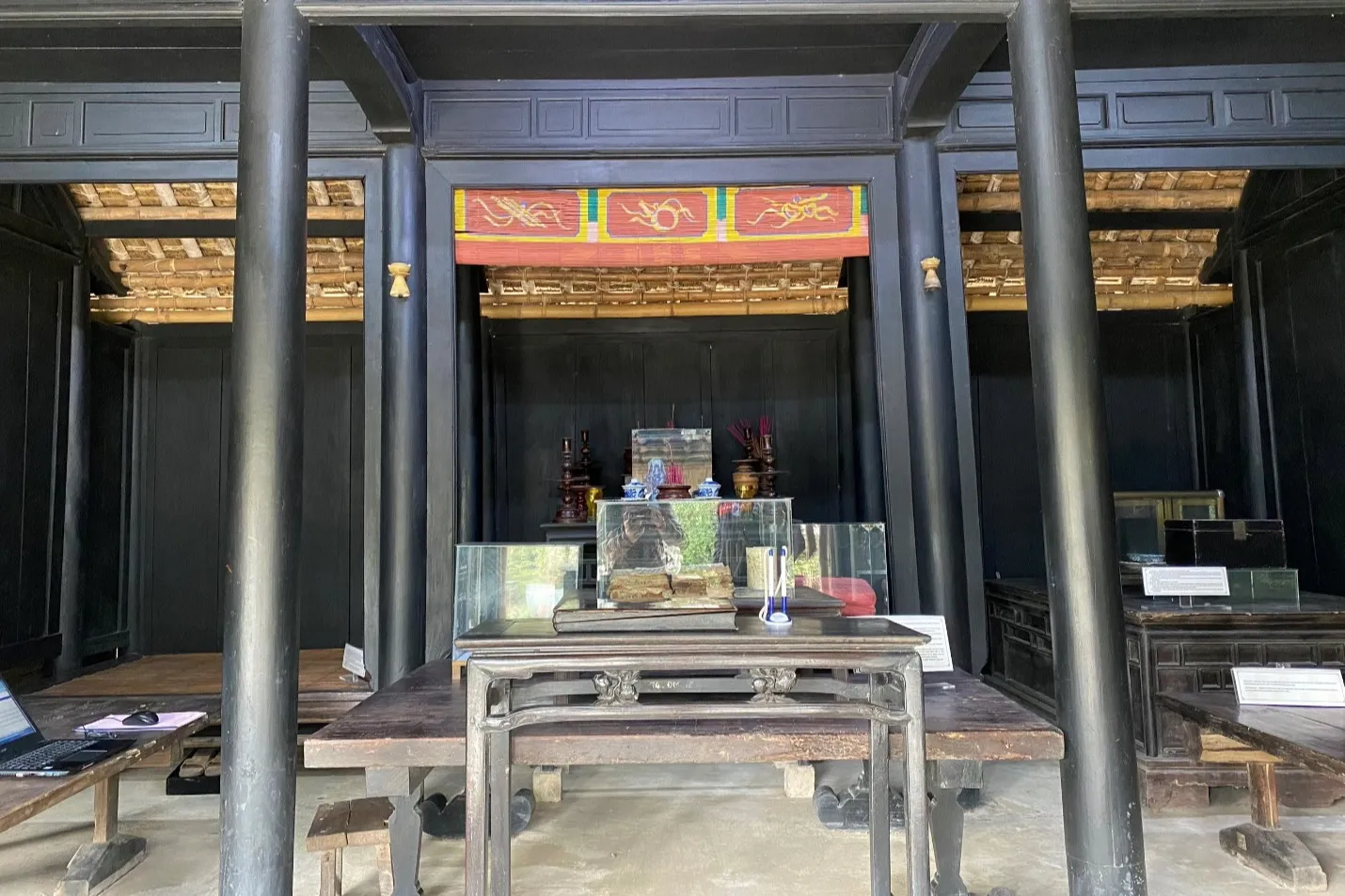 Không gian bên trong địa điểm lưu niệm Chủ tịch Hồ Chí Minh