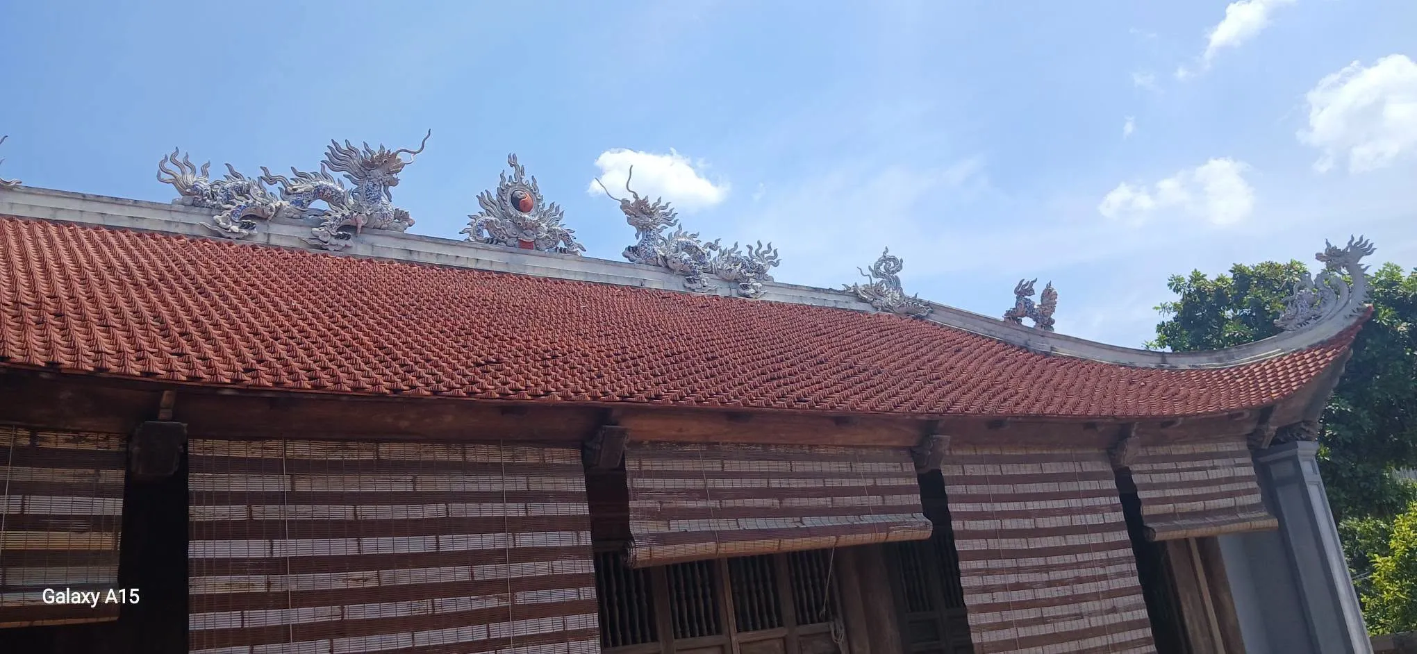 Kiến trúc trên mái đình Nhân Đạo