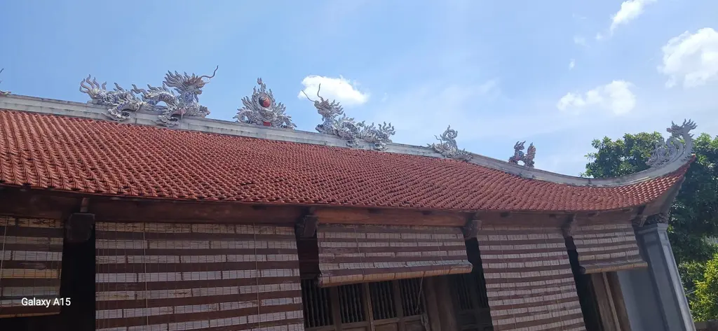 Kiến trúc trên mái đình Nhân Đạo