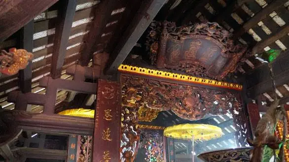 Kiến trúc bên trong Đền Hệ