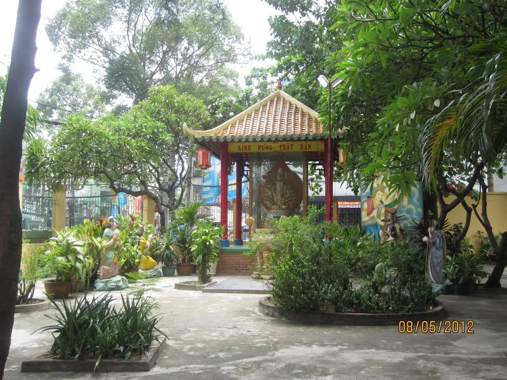 Quang cảnh tại Chùa Phụng Sơn