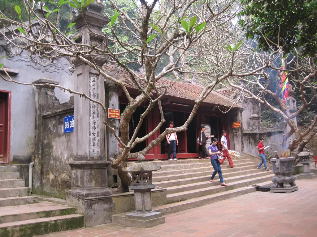 Không gian cảnh quan Đền Giếng trong khu Di tích đền Hùng
