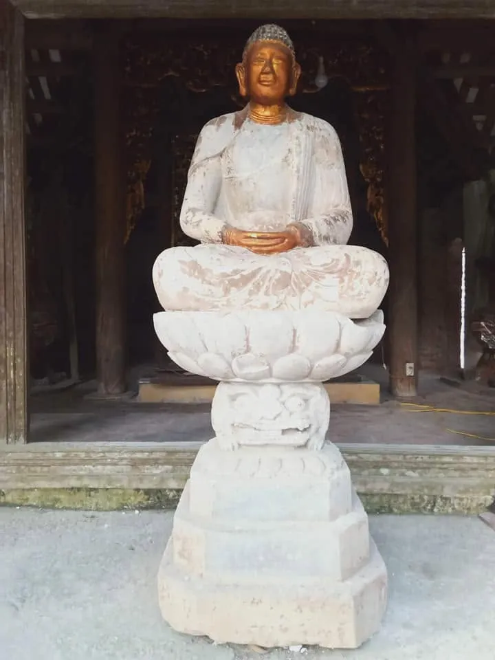 Tượng Phật A Di Đà tại chùa Hoàng Kim.