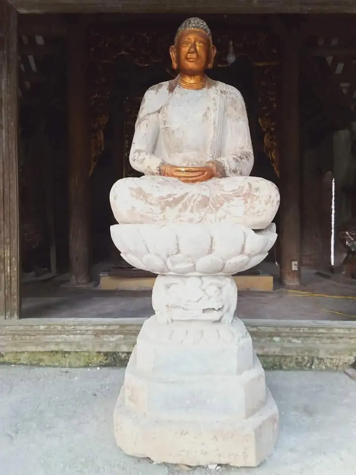 Tượng Phật A Di Đà tại chùa Hoàng Kim.