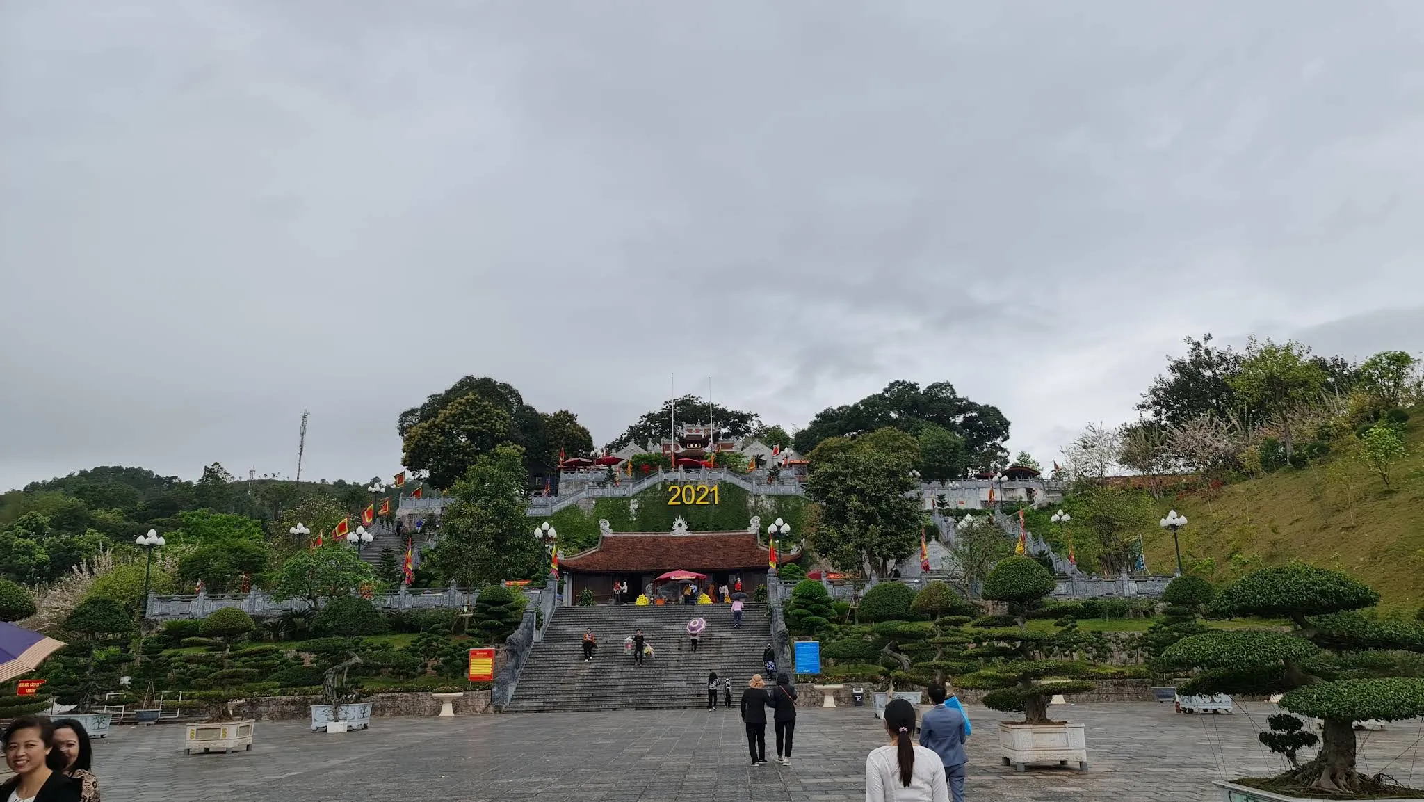 Cảnh quan Đền Cửa Ông