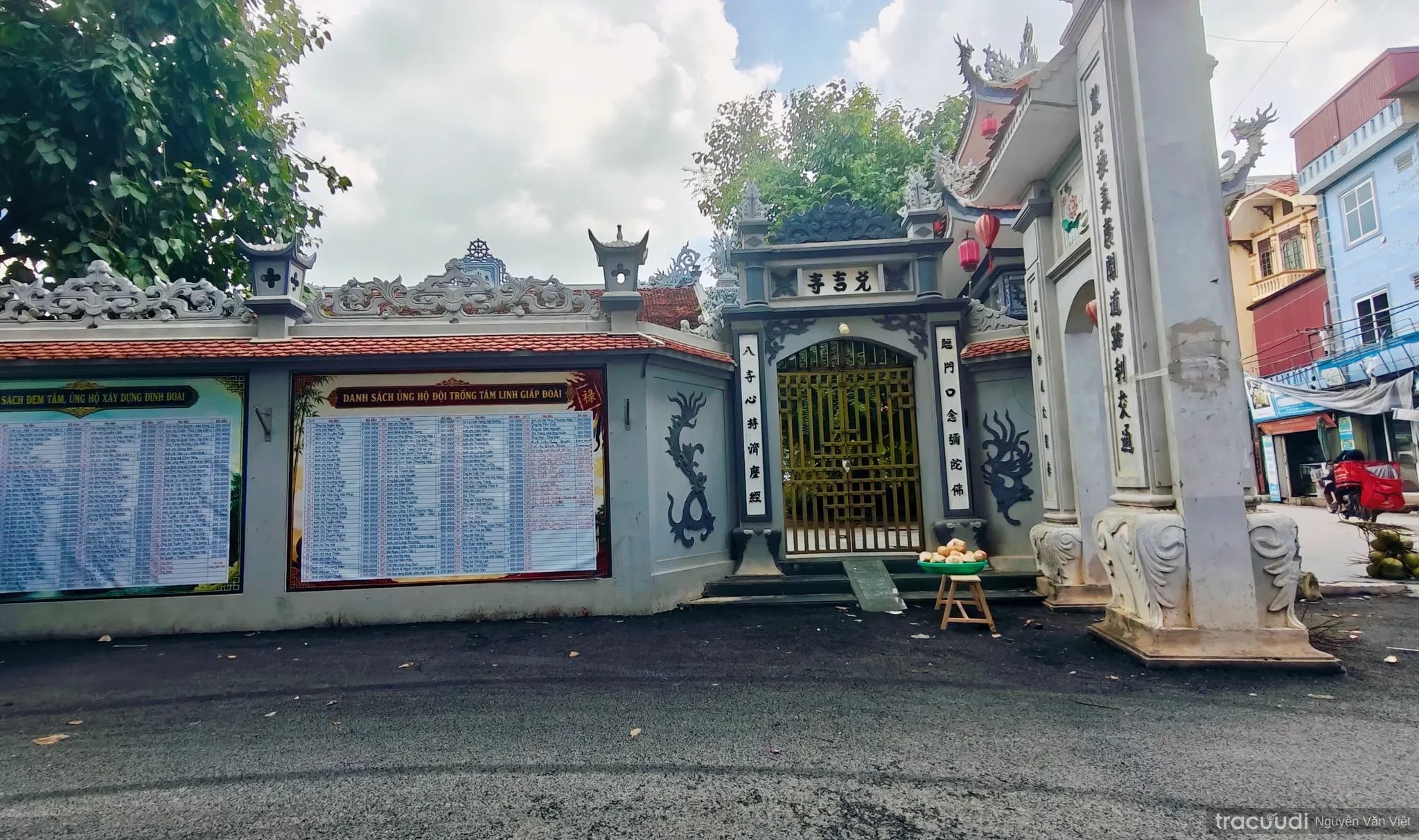 Cổng phụ vào chùa Đoài (Cát Sơn tự)
