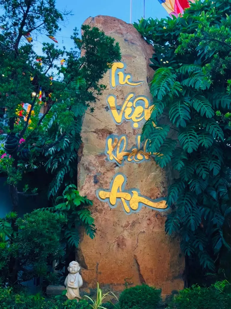 Bia đá Tu viện Khánh An