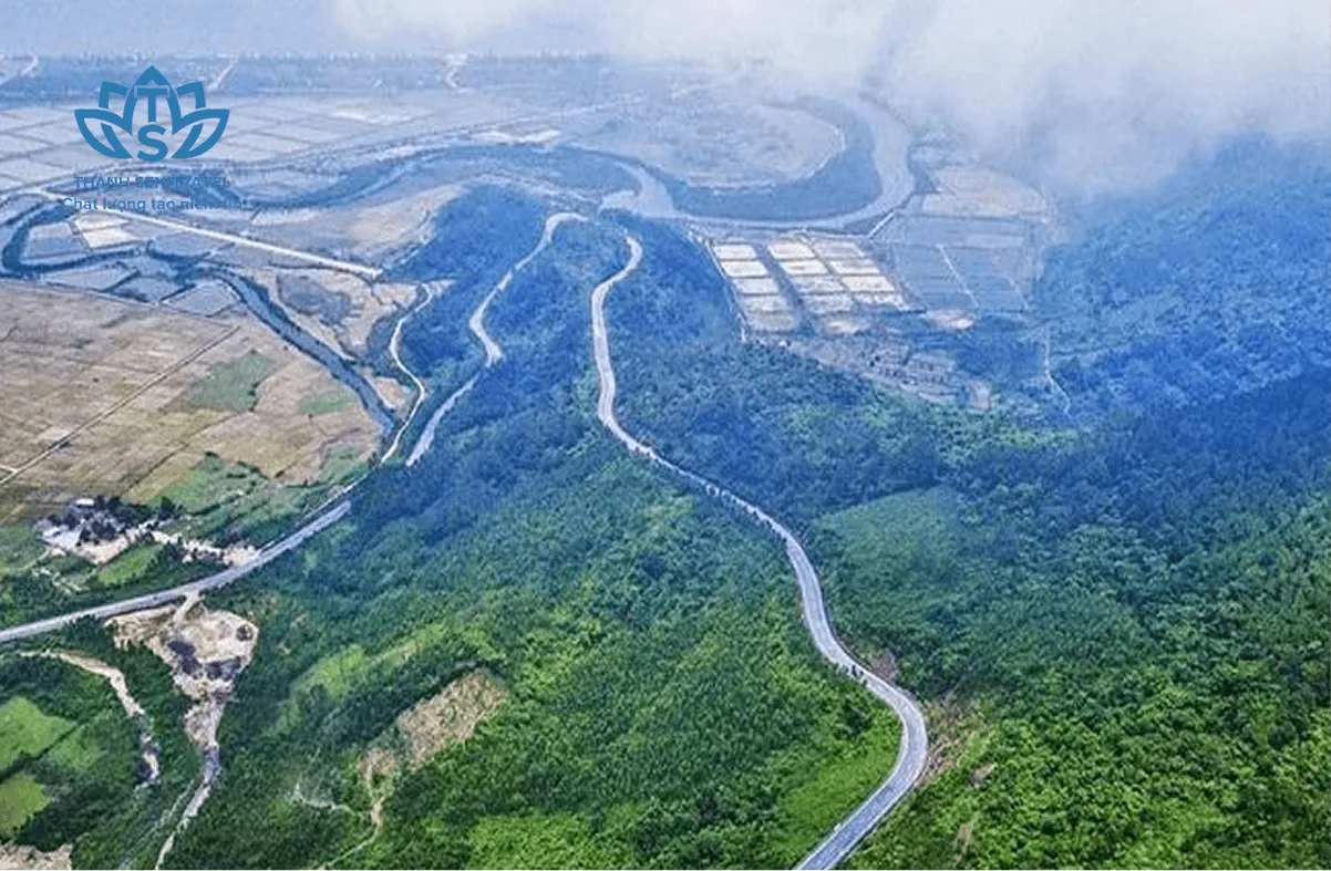 Khung cảnh tuyệt đẹp trên Đèo Ngang