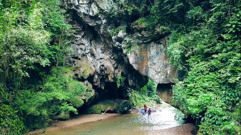 Vẻ đẹp hoang sơ Hang đá Dak Tuar