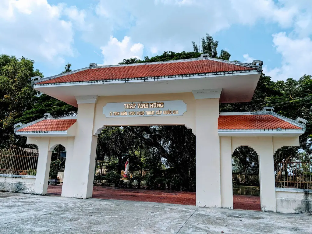 Không gian Di tích Kiến Trúc Tháp Vĩnh Hưng