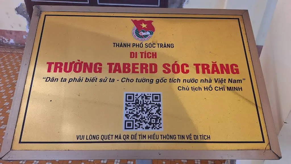 Bảng tên nhà trưng bày di tích Trường Taberd